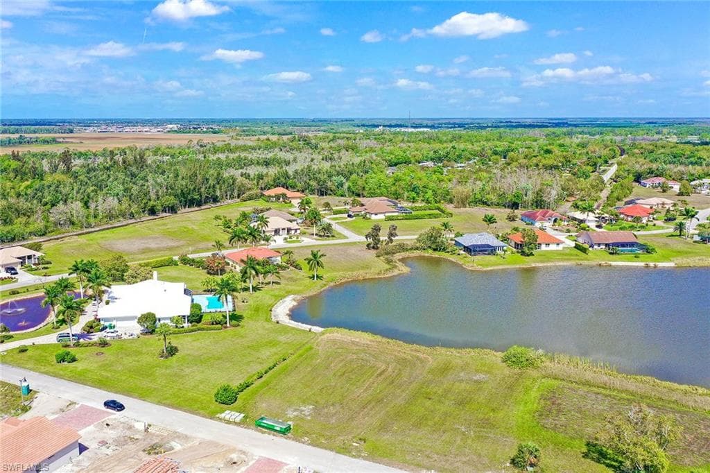 18013 Sandtrap DR, NAPLES FL 34114-1