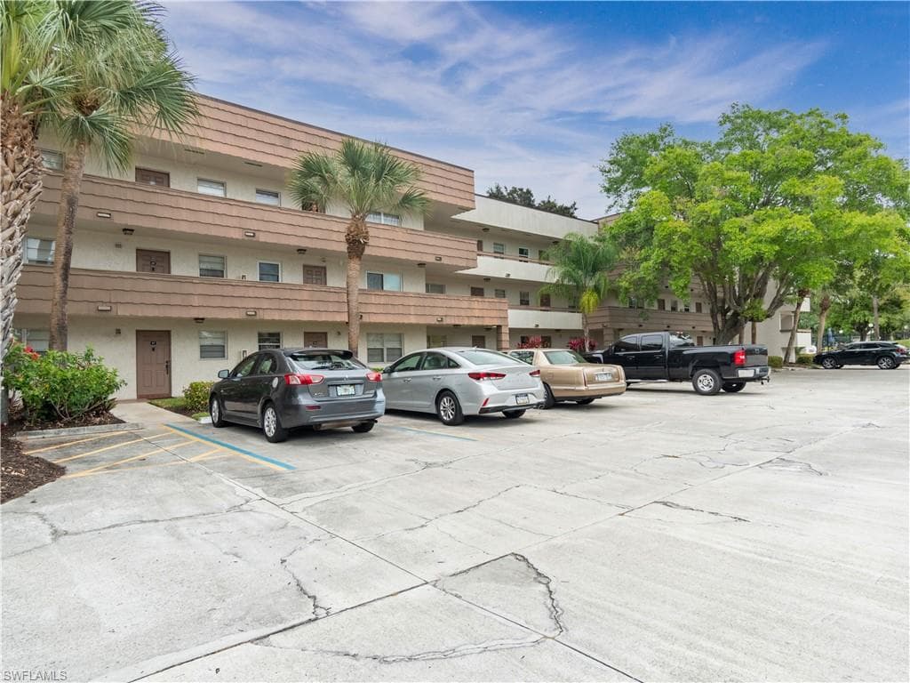 499 Forest Lakes BLVD # 309, NAPLES FL 34105-19
