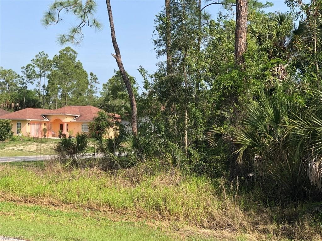 241 33rd AVE NE, NAPLES FL 34120-6