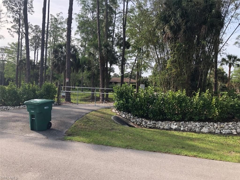 241 33rd AVE NE, NAPLES FL 34120-4