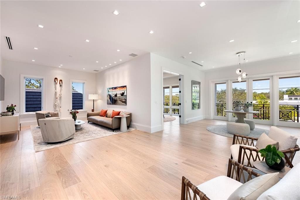 117 West ST, NAPLES FL 34108-21