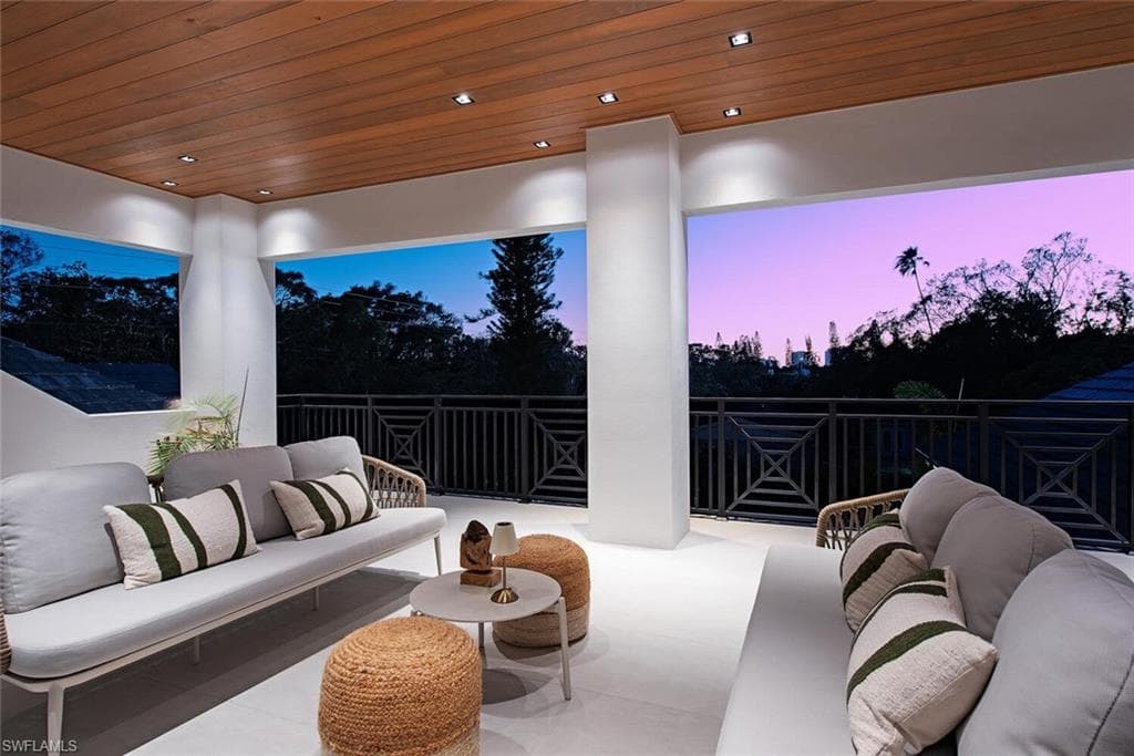 117 West ST, NAPLES FL 34108-31