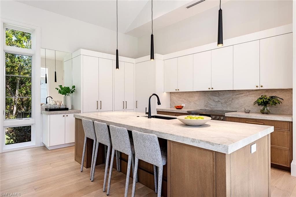 117 West ST, NAPLES FL 34108-37