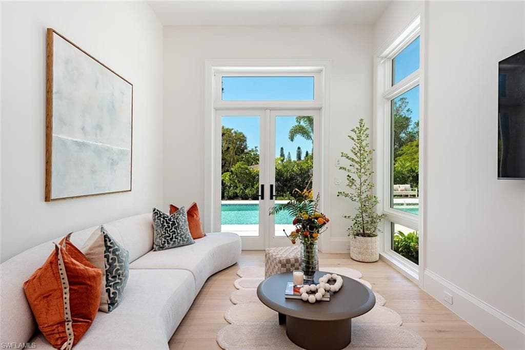 117 West ST, NAPLES FL 34108-17