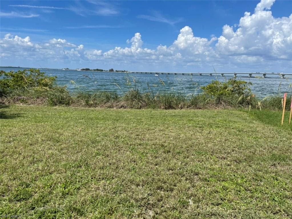 1028 Bayview DR, SANIBEL FL 33957-9