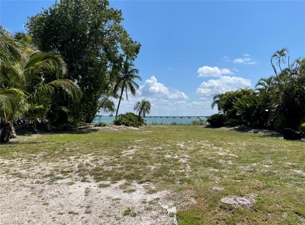 1028 Bayview DR, SANIBEL FL 33957-17