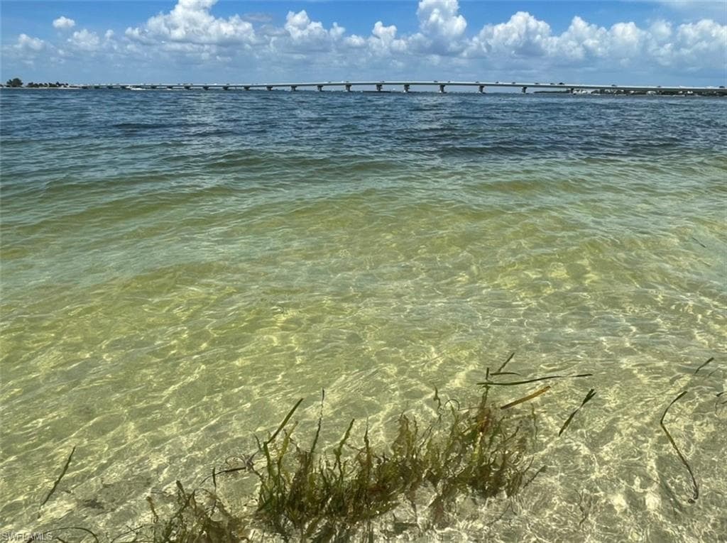 1028 Bayview DR, SANIBEL FL 33957-10