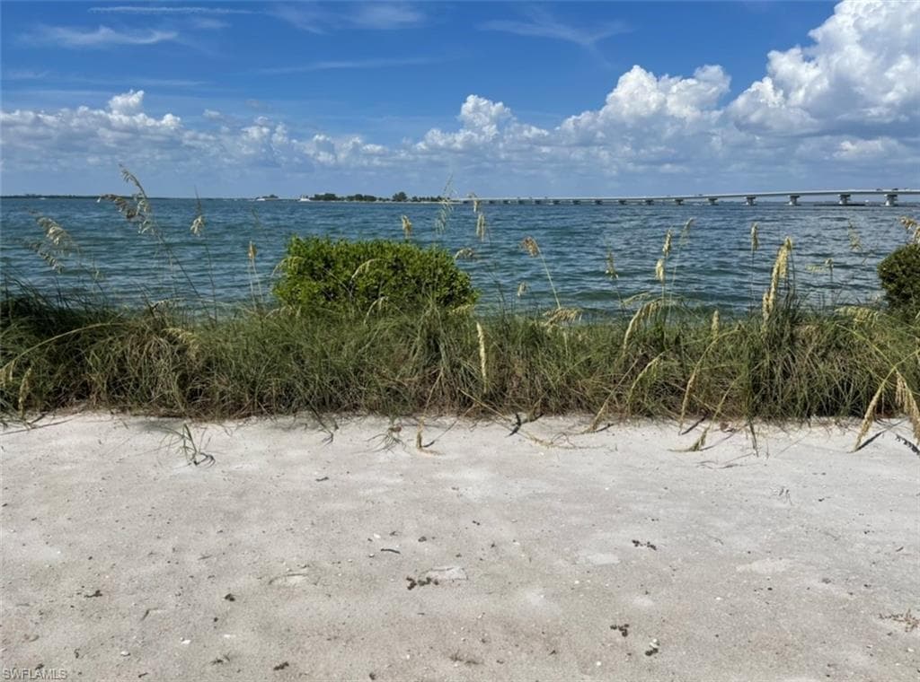 1028 Bayview DR, SANIBEL FL 33957-7