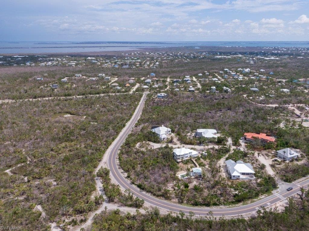 355 Cowry CT N, SANIBEL FL 33957-9