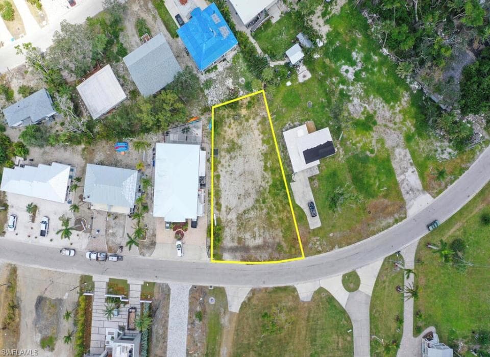 947 San Carlos DR, FORT MYERS BEACH FL 33931-1