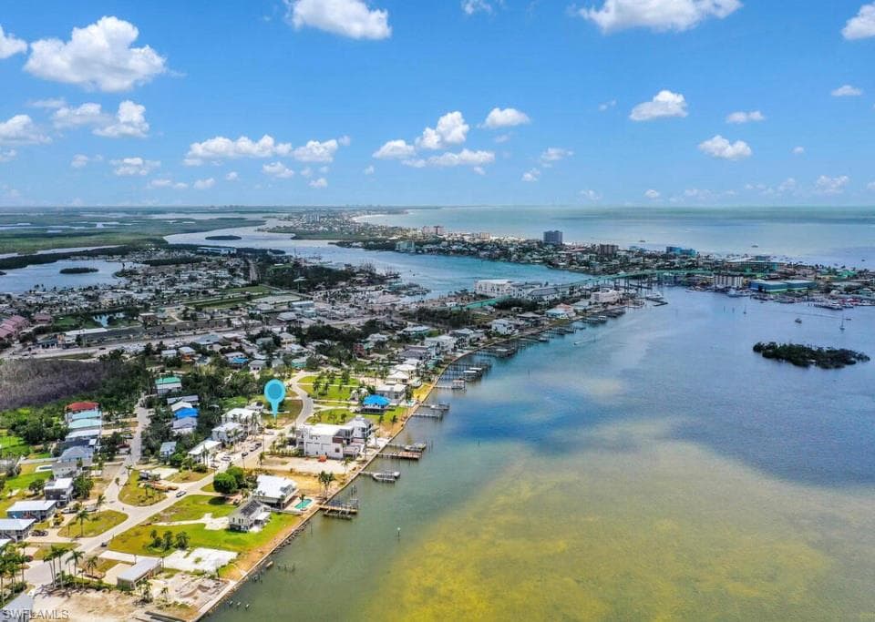 947 San Carlos DR, FORT MYERS BEACH FL 33931-5