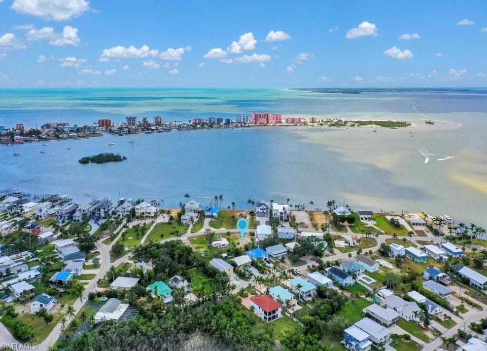 947 San Carlos DR, FORT MYERS BEACH FL 33931-4