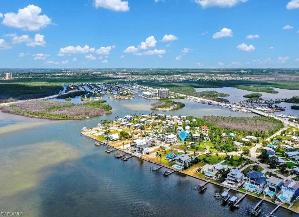 947 San Carlos DR, FORT MYERS BEACH FL 33931-3