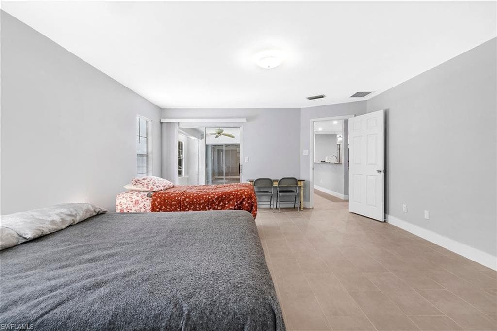 4688 Pembrooke LN, BONITA SPRINGS FL 34134-18