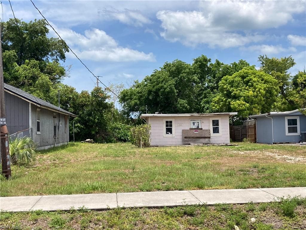 2364 Bayside ST, NAPLES FL 34112-19