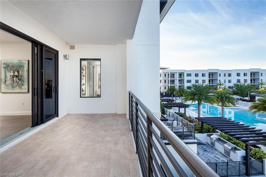 1111 Central AVE # 412, NAPLES FL 34102-11