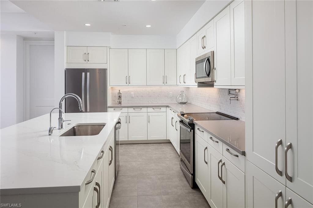 1111 Central AVE # 412, NAPLES FL 34102-6