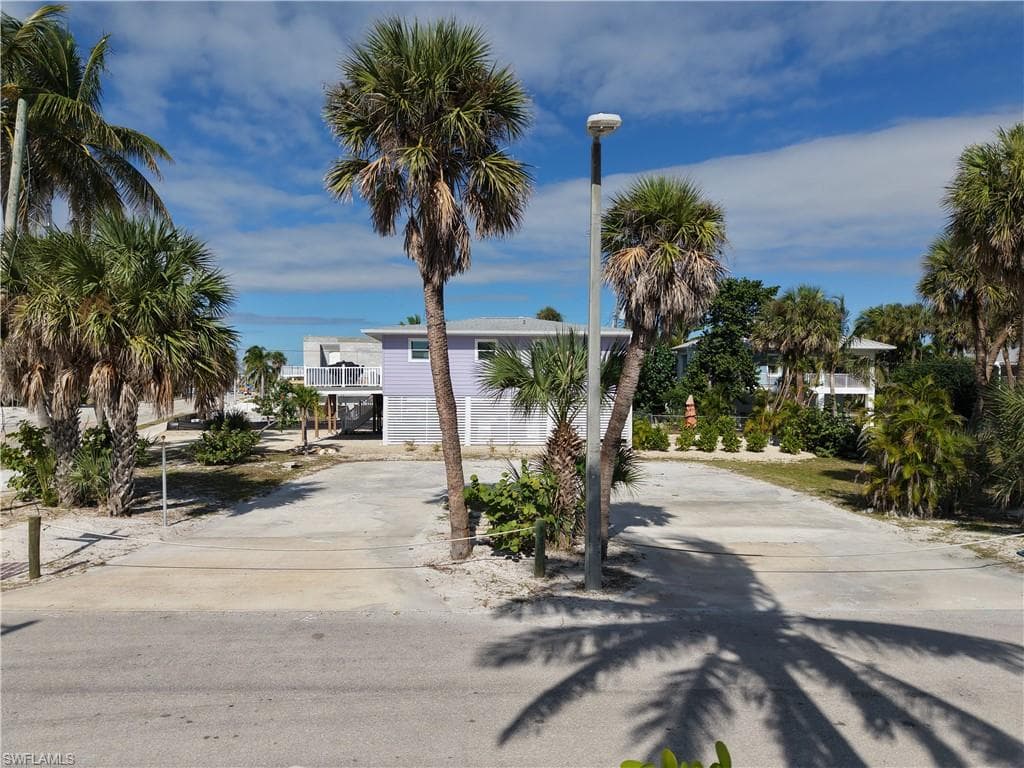 103-105 Hercules DR, FORT MYERS BEACH FL 33931-3