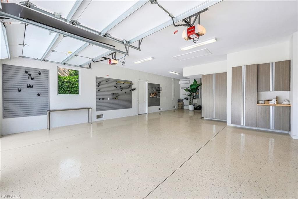 569 Neapolitan WAY-30