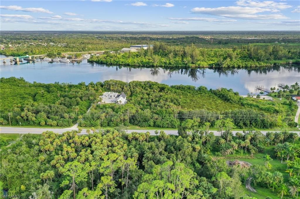 11731 Bayshore RD, NORTH FORT MYERS FL 33917-4