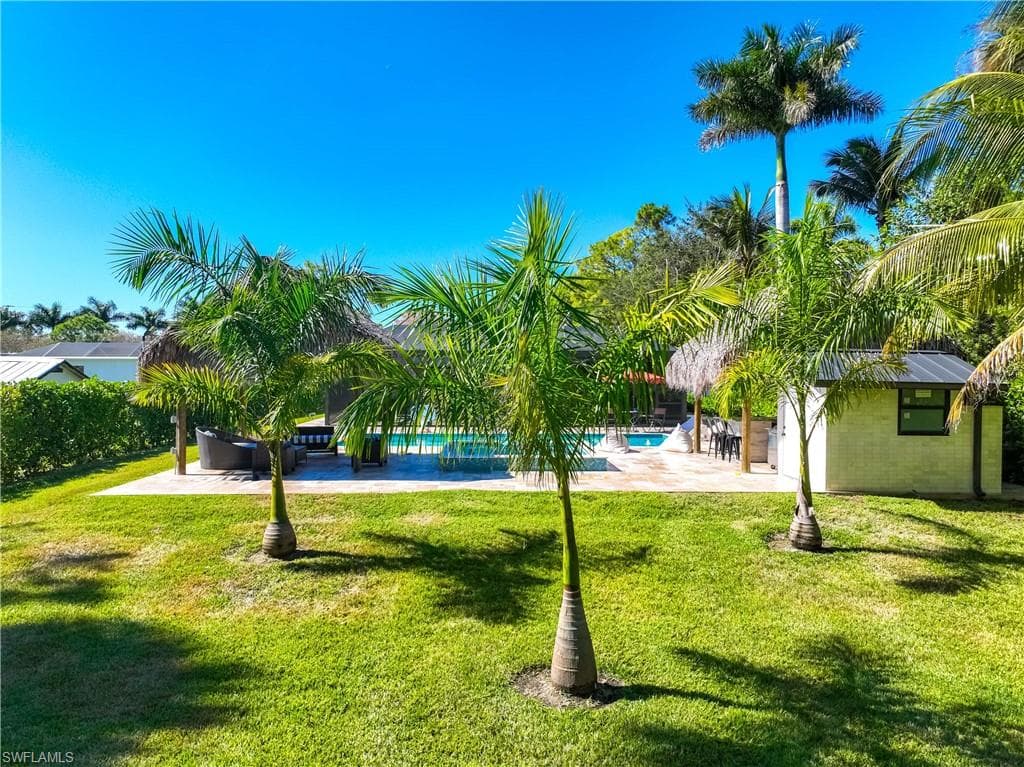 1890 Oakes BLVD, NAPLES FL 34119-38