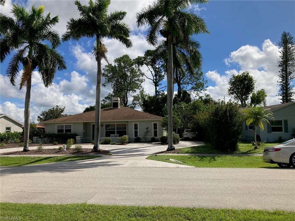 3338 Poinciana ST, NAPLES FL 34105-1