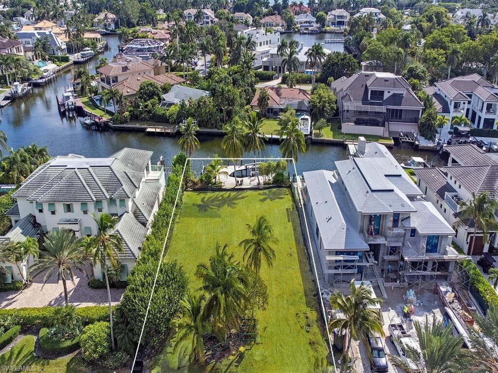 688 21st AVE S, NAPLES FL 34102-1