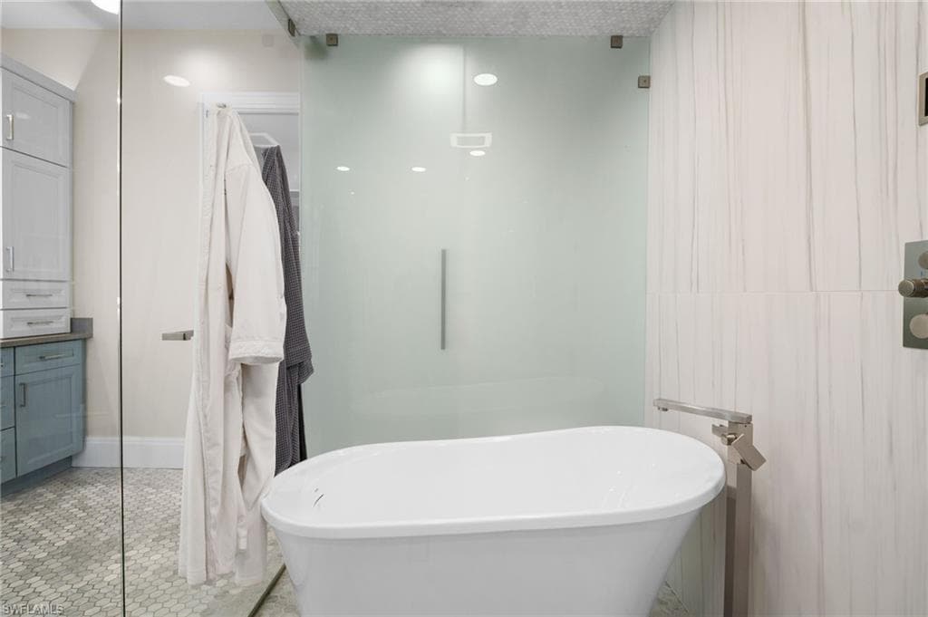 235 Dolphin Cove CT, BONITA SPRINGS FL 34134-21