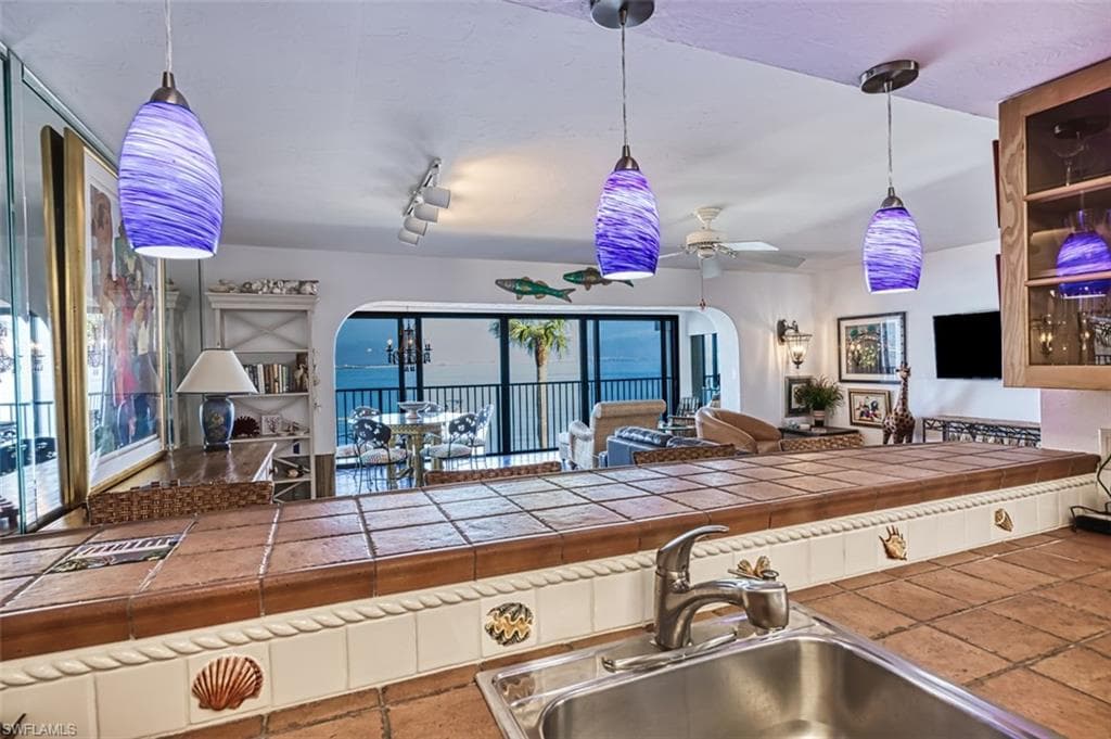 760 Sextant DR # 223, SANIBEL FL 33957-11