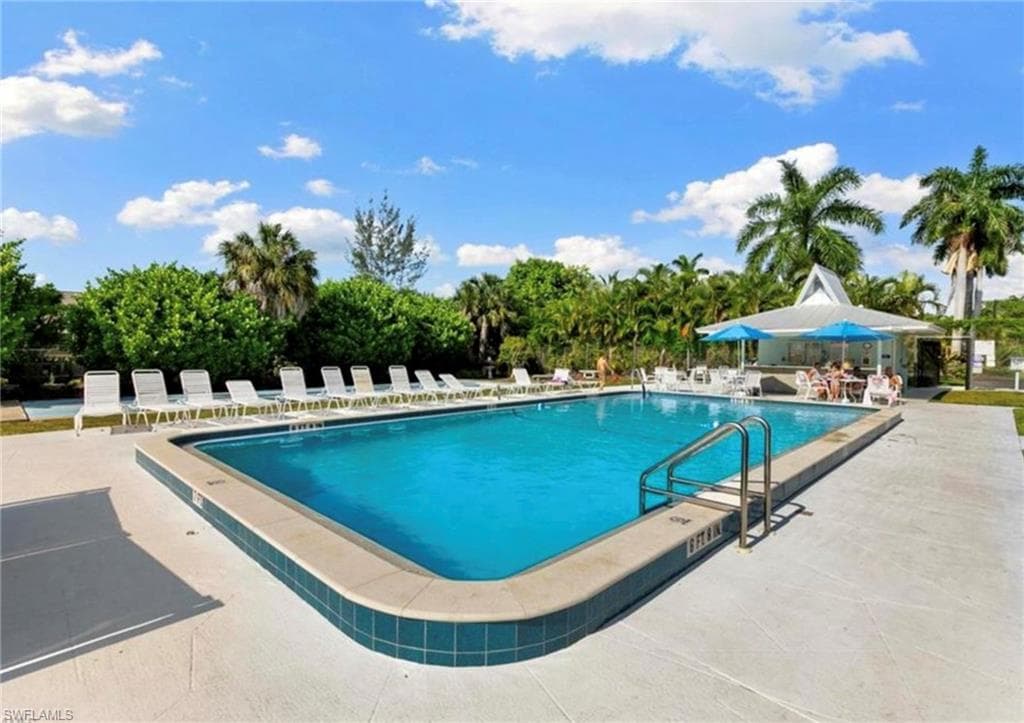 2393 Outrigger LN, NAPLES FL 34104-20