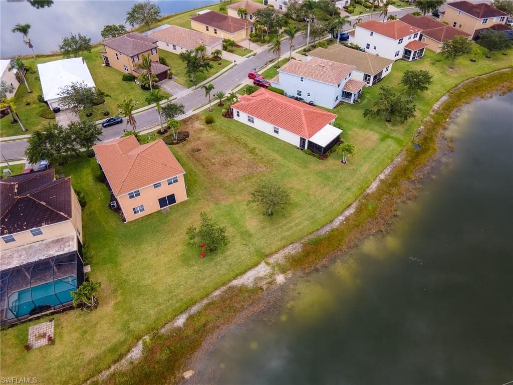 2666 Blue Cypress Lake CT, CAPE CORAL FL 33909-5