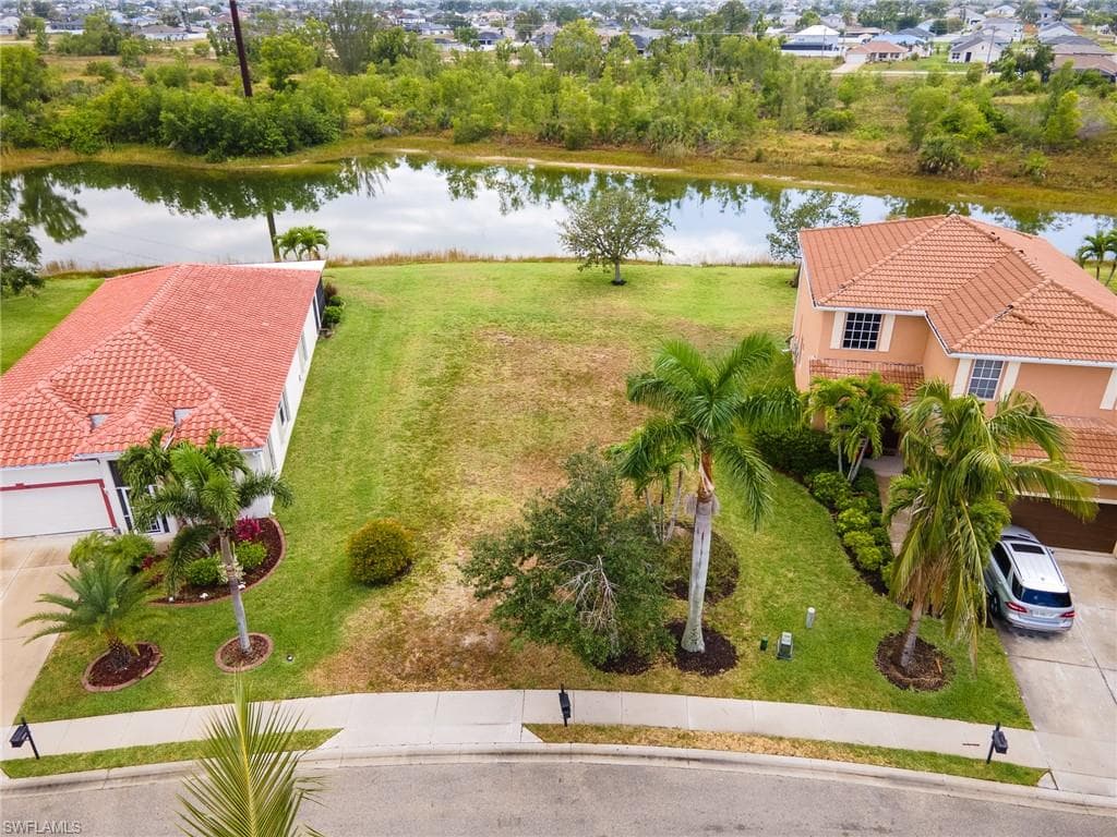 2666 Blue Cypress Lake CT, CAPE CORAL FL 33909-2