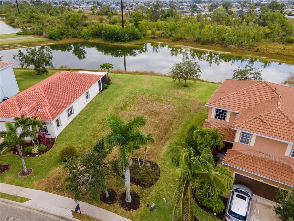 2666 Blue Cypress Lake CT, CAPE CORAL FL 33909-4