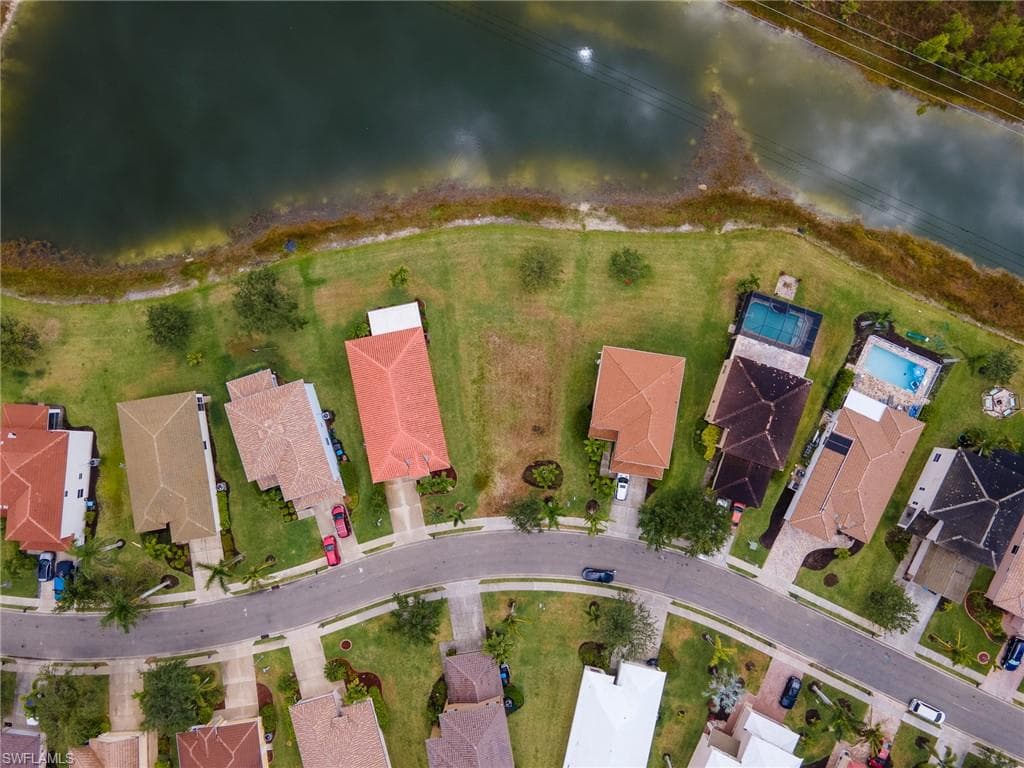 2666 Blue Cypress Lake CT, CAPE CORAL FL 33909-9