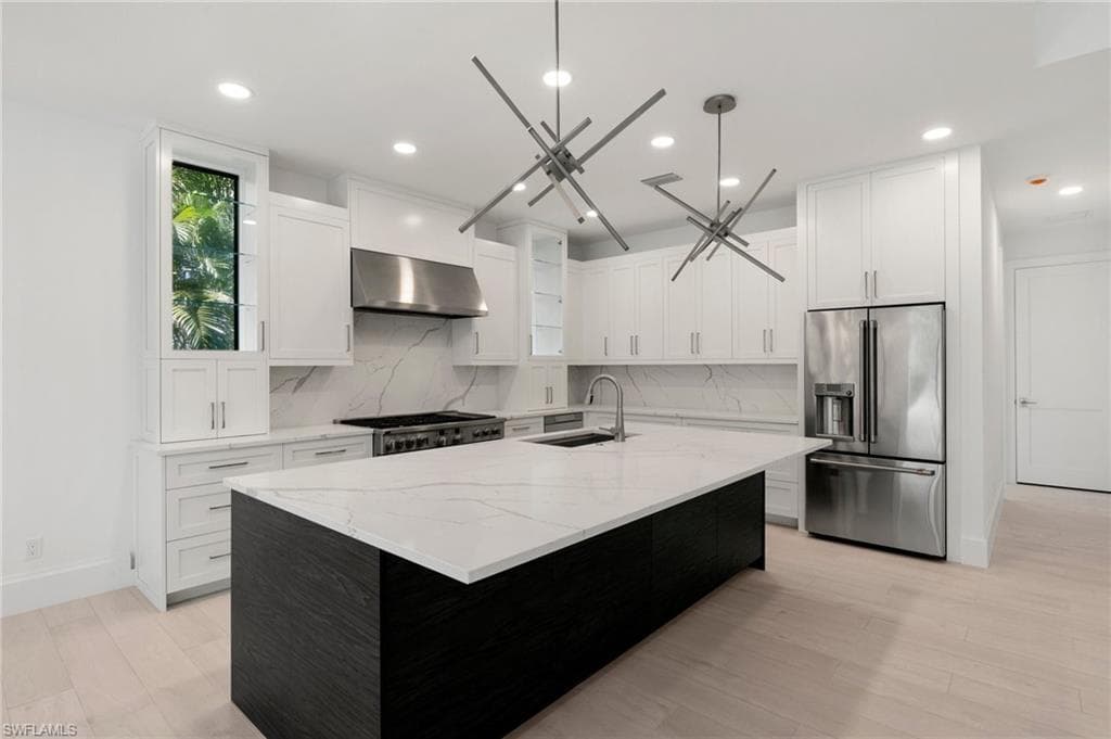 375 Periwinkle CT, MARCO ISLAND FL 34145-6