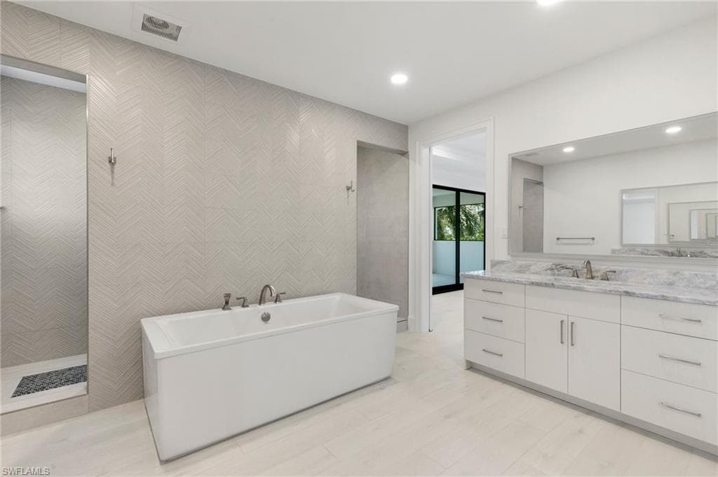 375 Periwinkle CT, MARCO ISLAND FL 34145-32