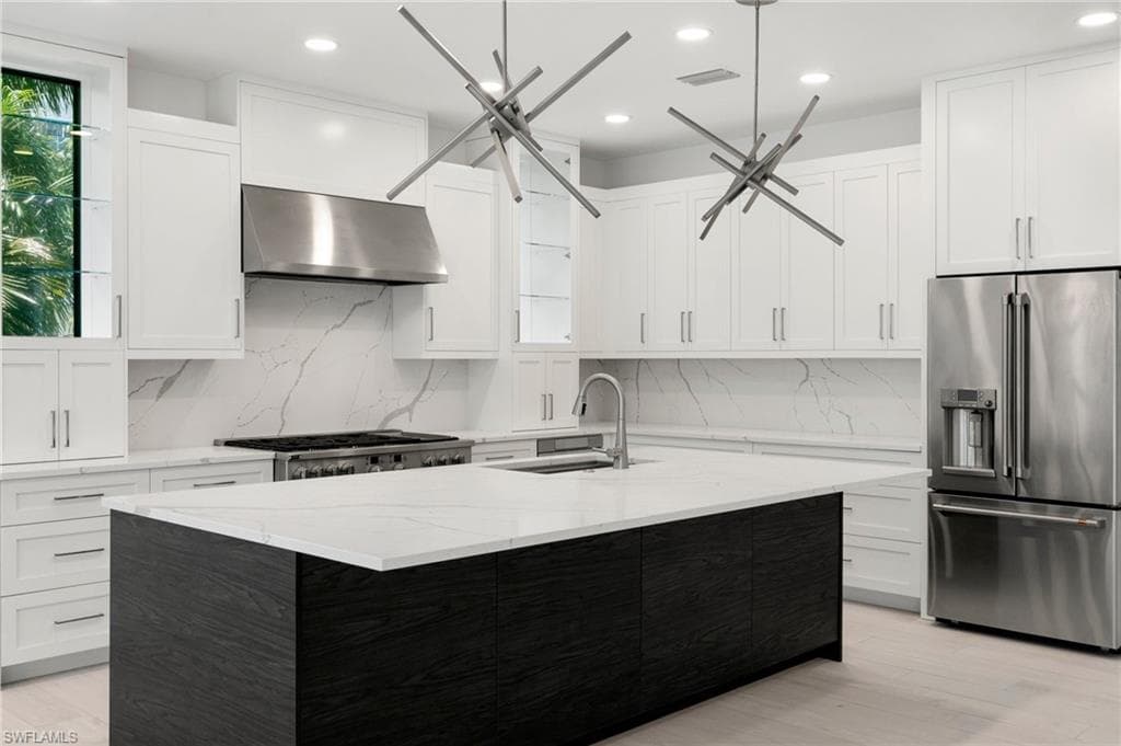 375 Periwinkle CT, MARCO ISLAND FL 34145-7