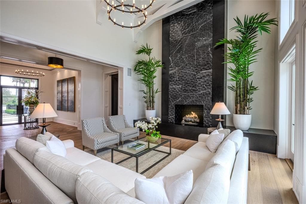 185 CAJEPUT DR, NAPLES FL 34108-5