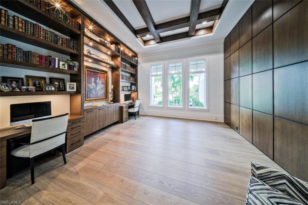 185 CAJEPUT DR, NAPLES FL 34108-18