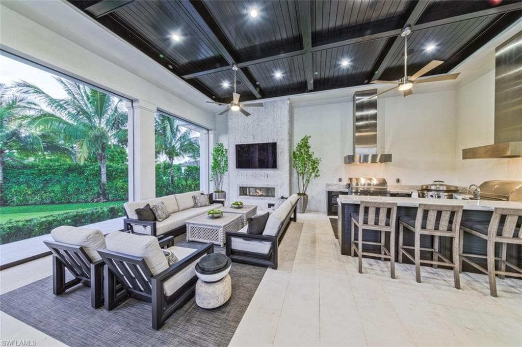 185 CAJEPUT DR, NAPLES FL 34108-38