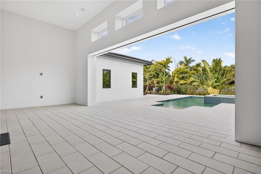 2055 Cambridge Park DR, NAPLES FL 34109-32