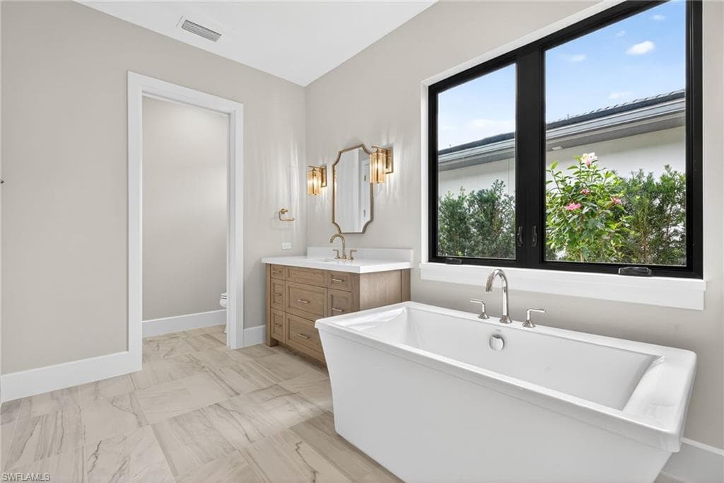 2055 Cambridge Park DR, NAPLES FL 34109-17