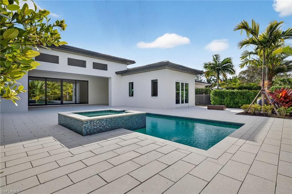 2055 Cambridge Park DR, NAPLES FL 34109-36