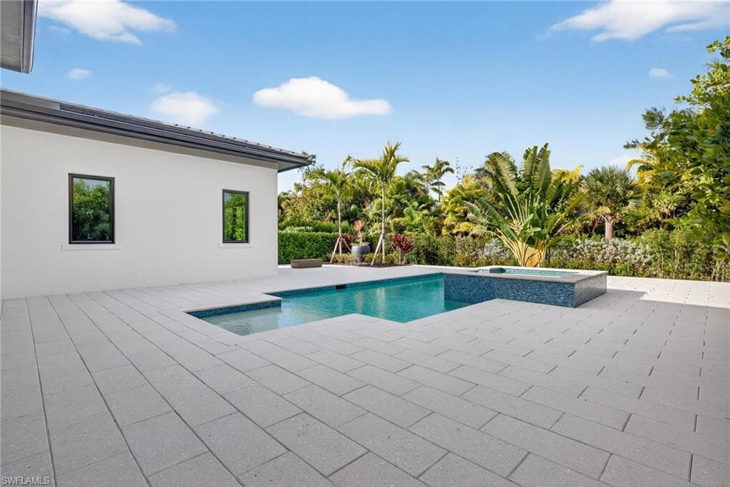 2055 Cambridge Park DR, NAPLES FL 34109-34