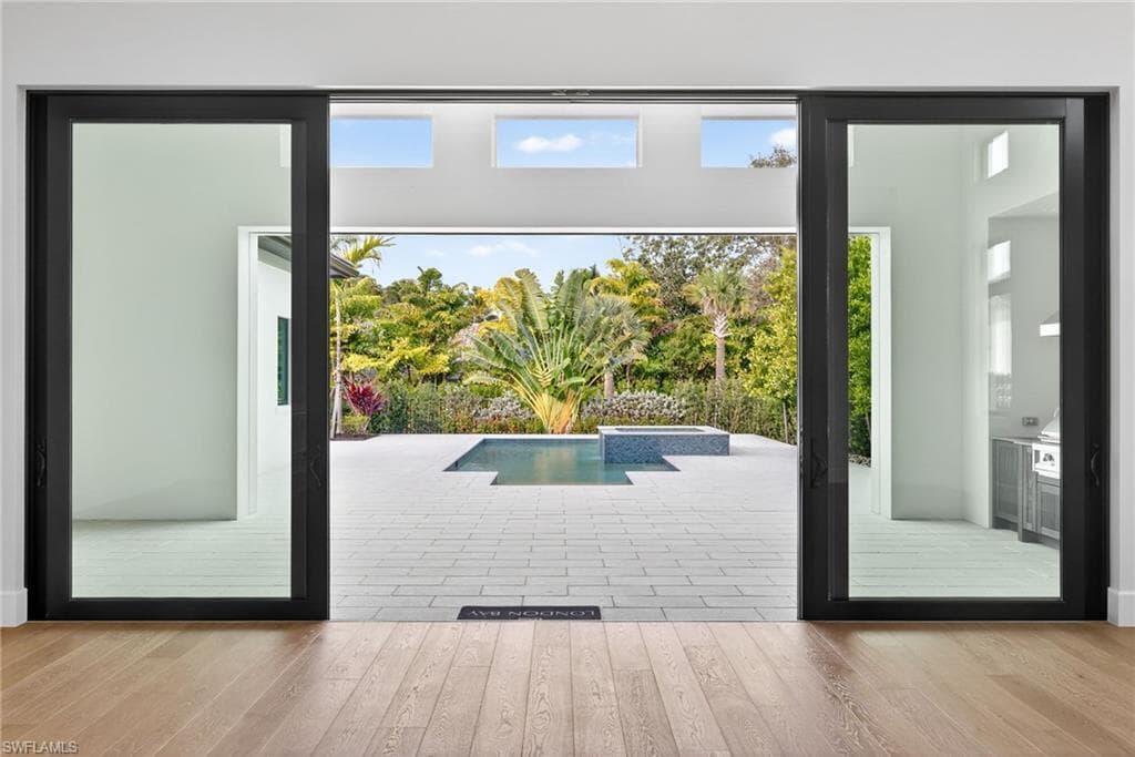 2055 Cambridge Park DR, NAPLES FL 34109-30