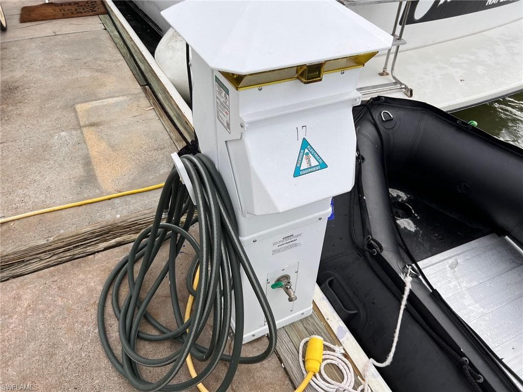 385 Angler DR, GOODLAND FL 34140-10