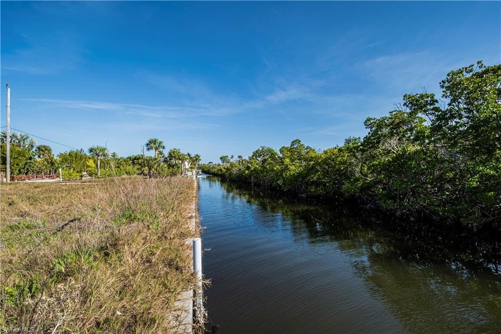 8153 Moyer LN, BOKEELIA FL 33922-5
