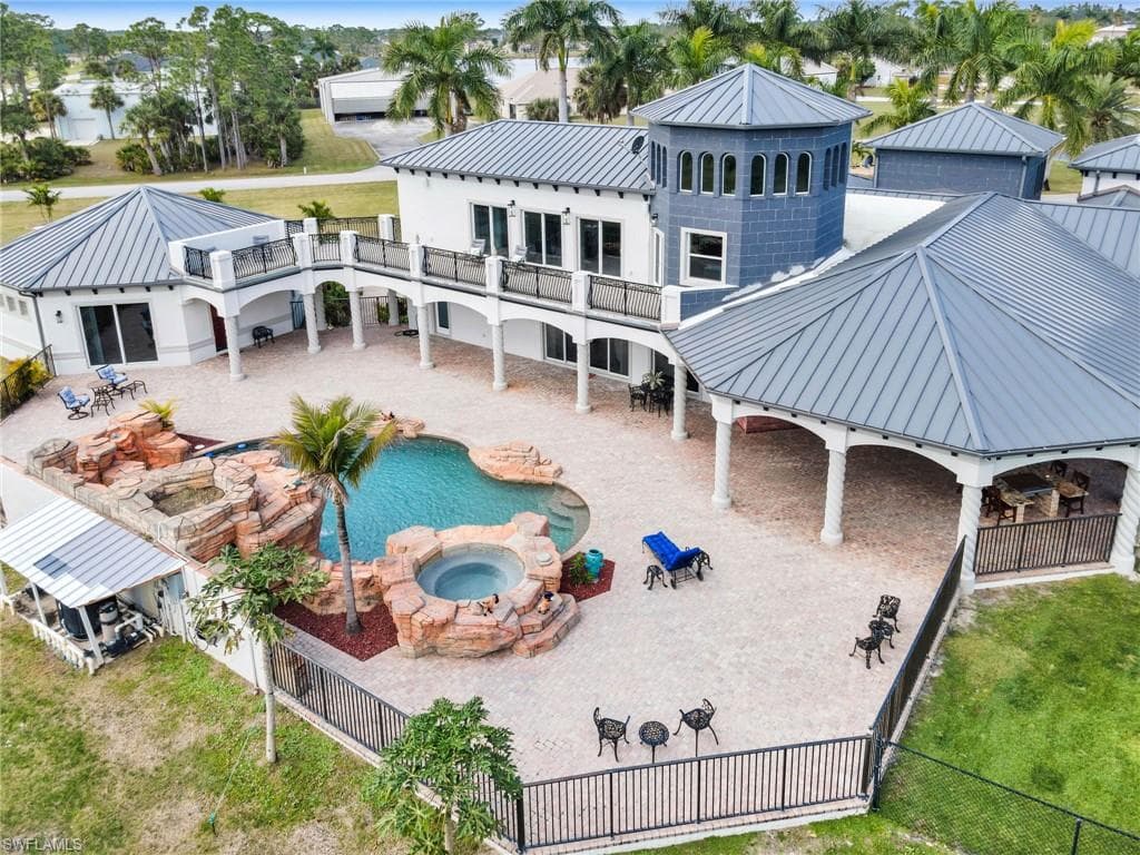 18528 Baseleg AVE, NORTH FORT MYERS FL 33917-4