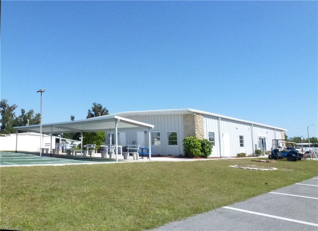 2820 Breezewood DR, NORTH FORT MYERS FL 33917-22