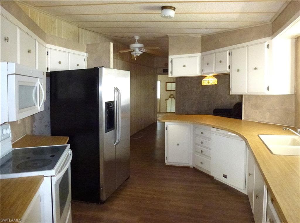 2820 Breezewood DR, NORTH FORT MYERS FL 33917-6